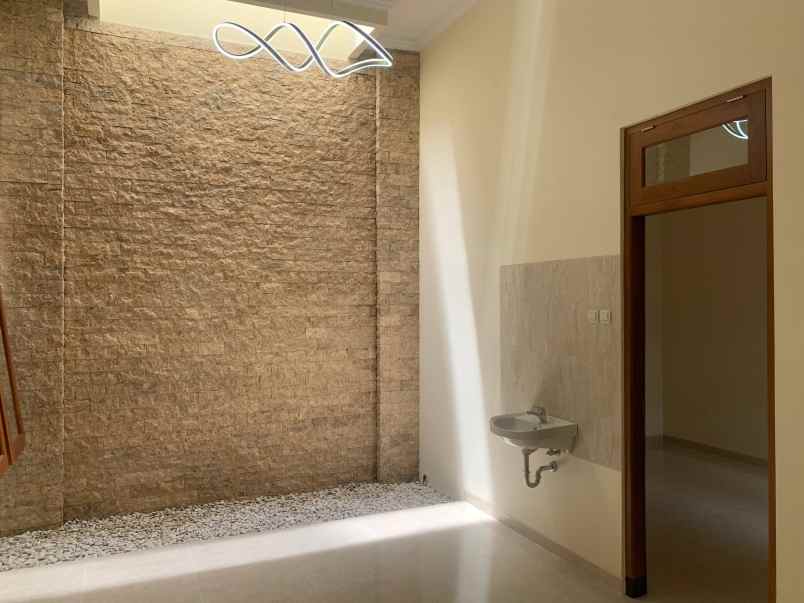 rumah baru mewah siap huni lokasi premium kota solo