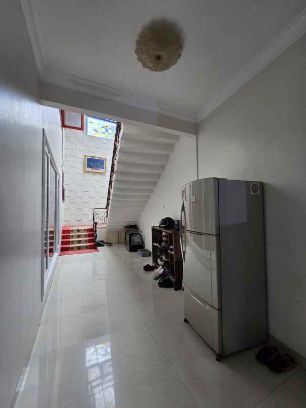 rumah besar terawat di kebon baru tebet