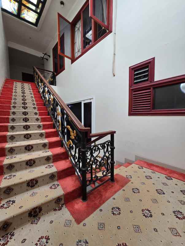 rumah besar terawat di kebon baru tebet