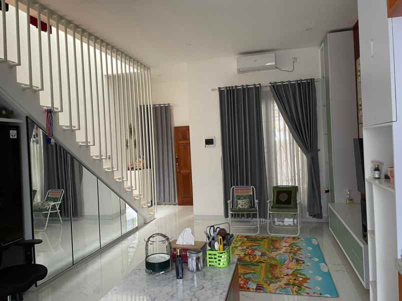 rumah cantik 2 lantai di arcamanik sukamiskin bandung