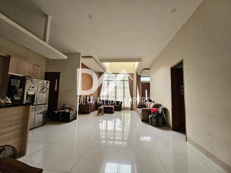 rumah cantik semi furnished di nusa loka bsd