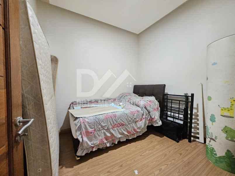 rumah cantik semi furnished di nusa loka bsd