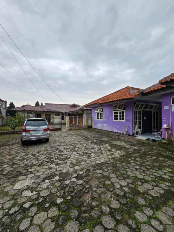 rumah dengan tanah luas di bambu apus cipayung
