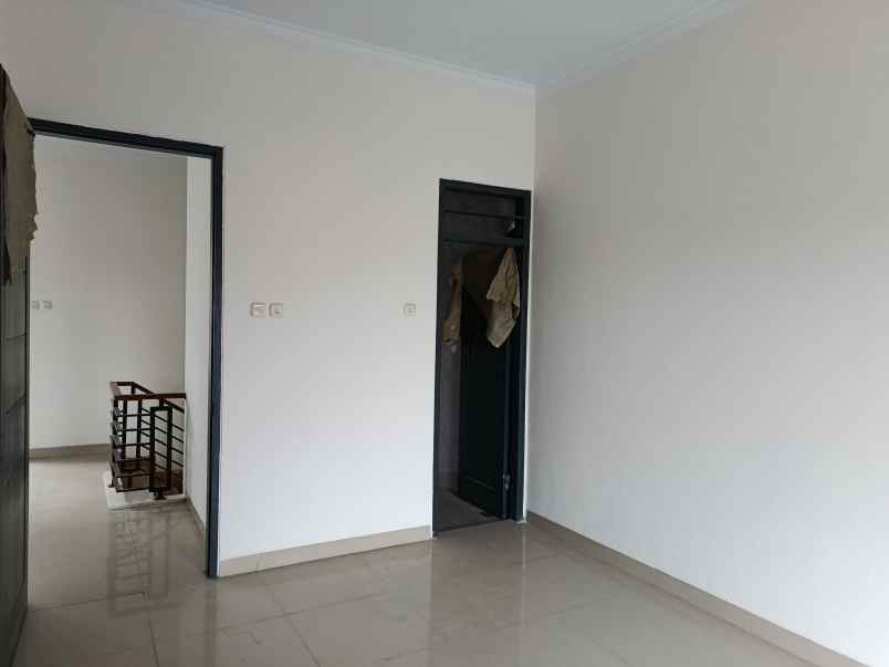 rumah di cinere cirendeu tangerang selatan