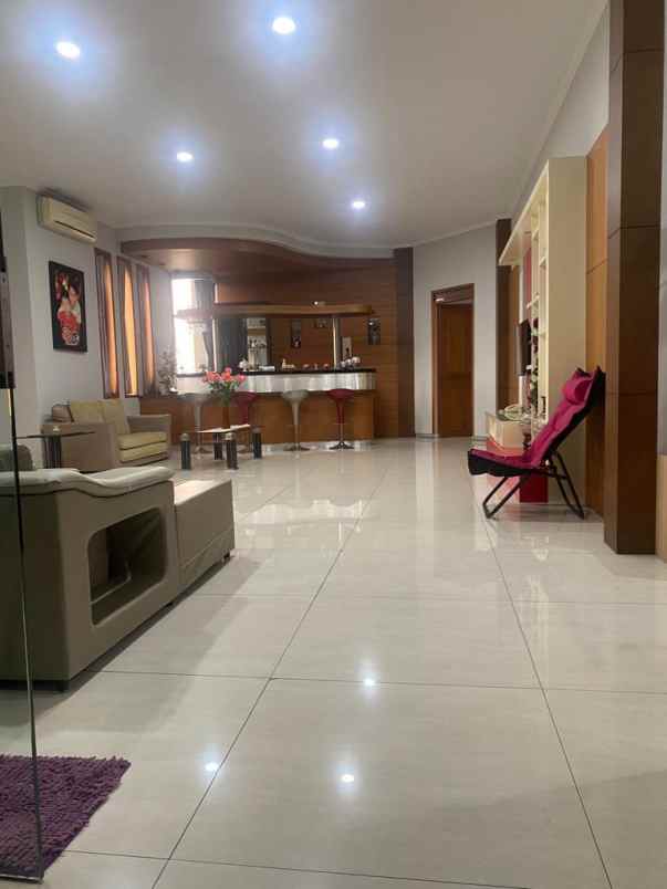 rumah di kawasan elit di singgasana pradana bandung