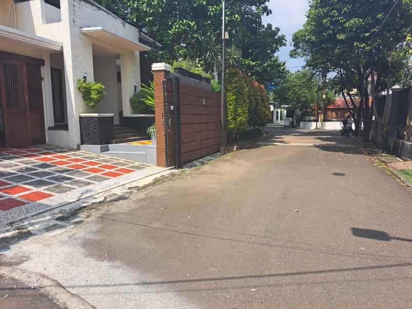 rumah di radio dalam