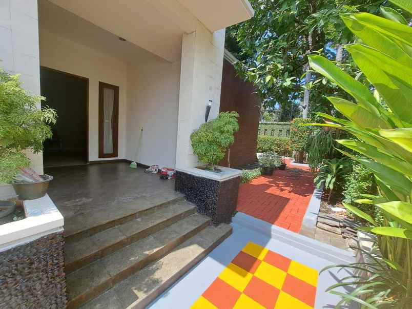 rumah di radio dalam