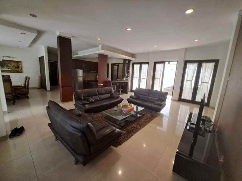 rumah di radio dalam