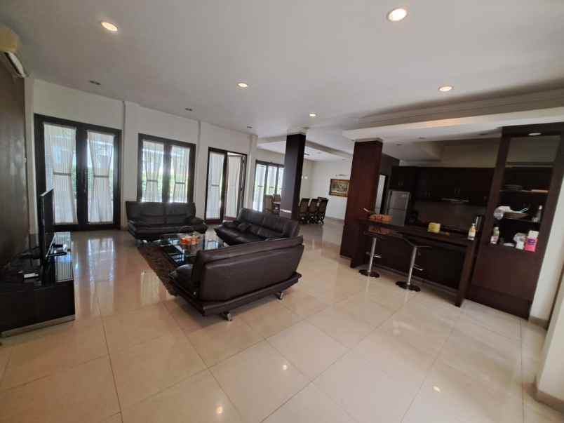 rumah di radio dalam