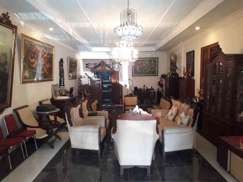 rumah etnik jawa di tengah kota yogyakarta