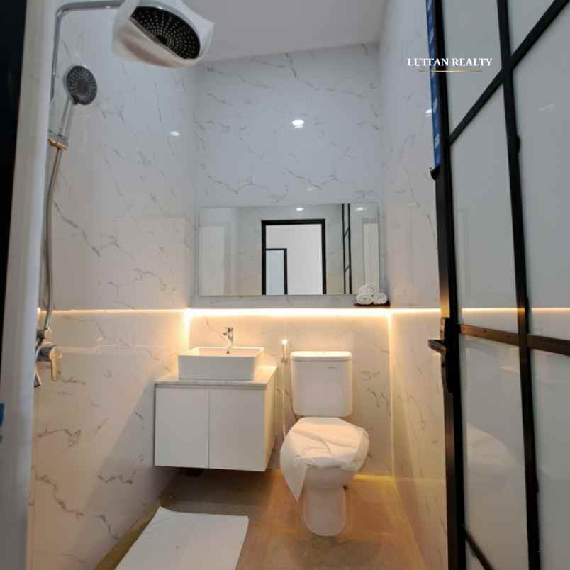 rumah european classic dalam komplek