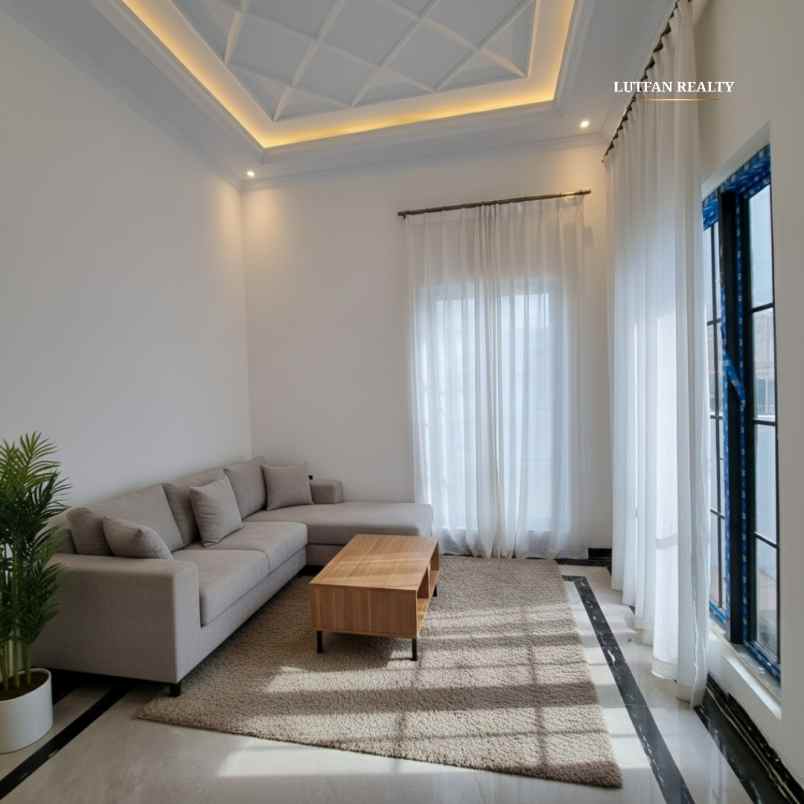 rumah european classic dalam komplek