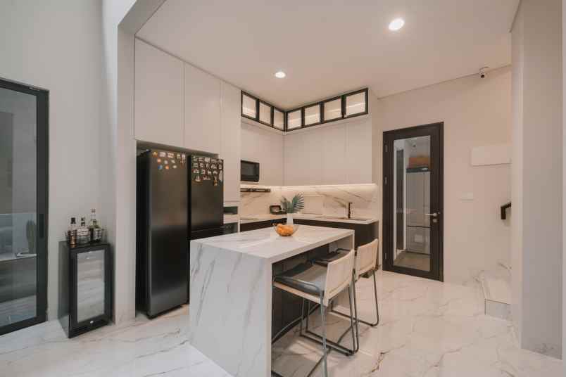 rumah full furnished mewah jakarta timur