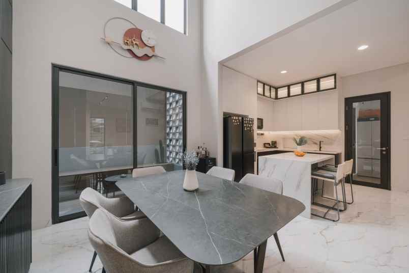 rumah full furnished mewah jakarta timur