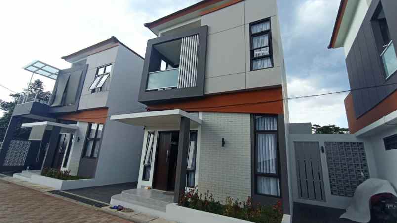 rumah jl cisaranten kulon