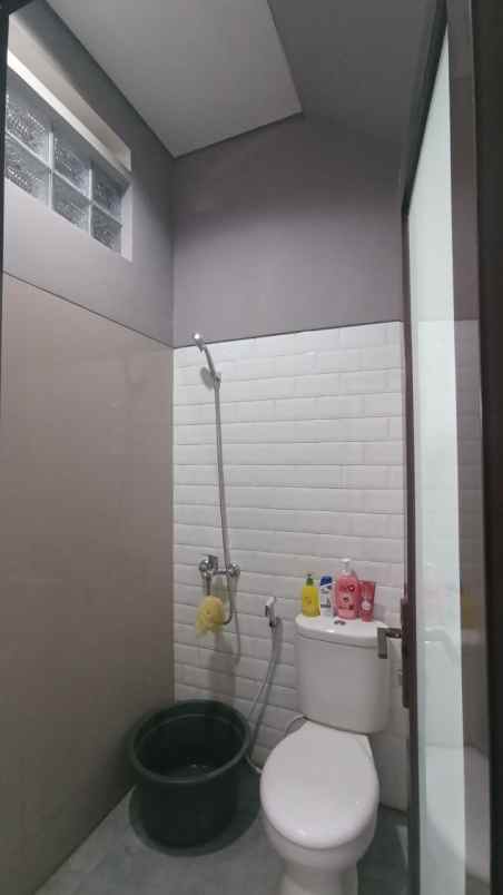 rumah jl cisaranten kulon