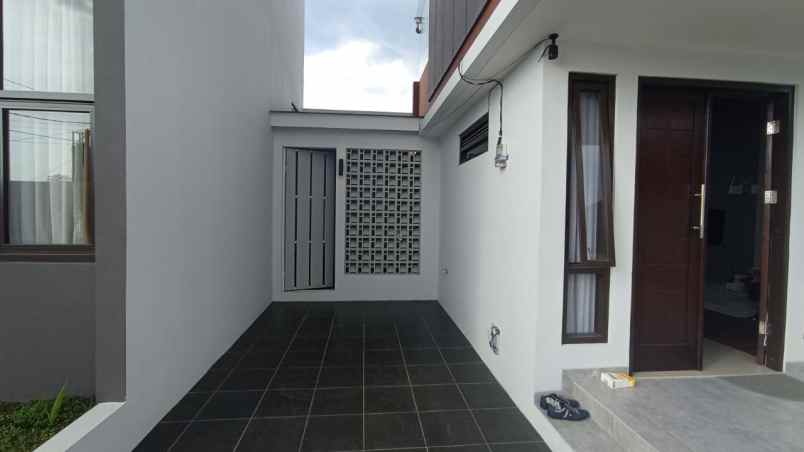 rumah jl cisaranten kulon