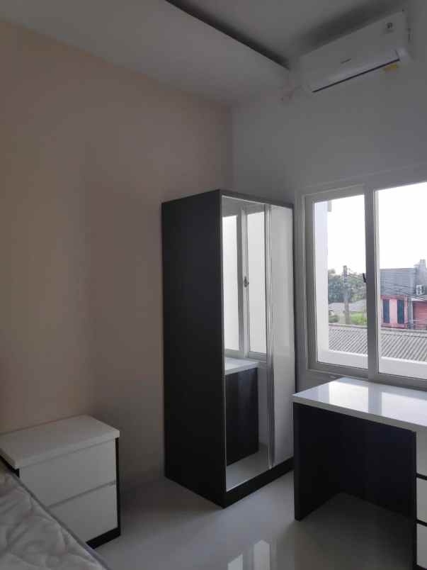 rumah jl jatiwaringin pondok