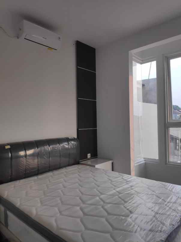 rumah jl jatiwaringin pondok