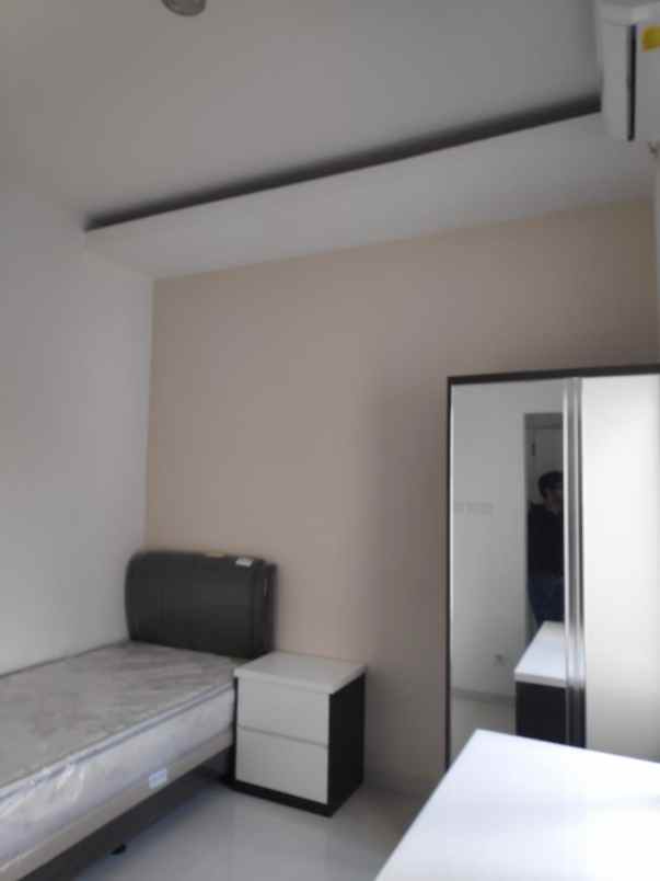 rumah jl jatiwaringin pondok