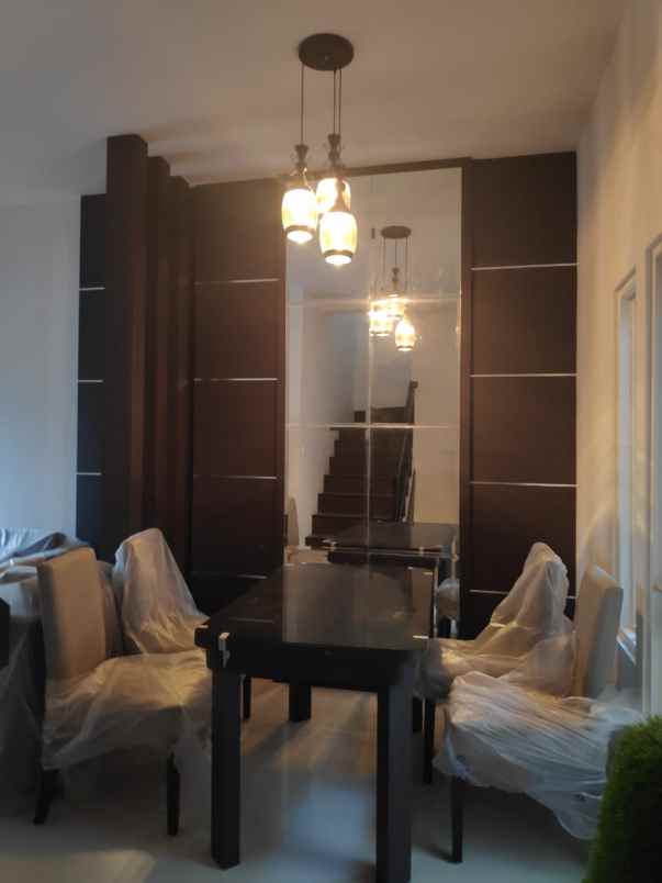 rumah jl jatiwaringin pondok