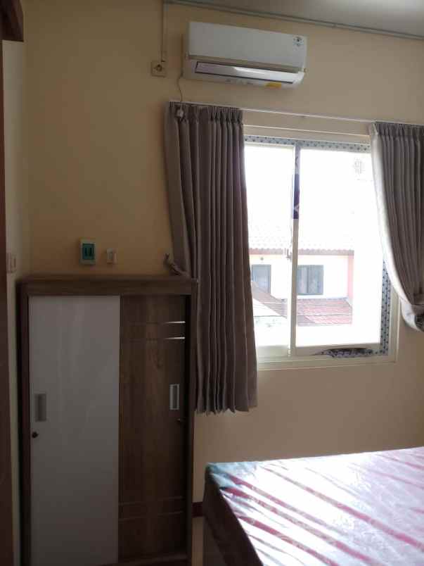 rumah kos baru ngagel row jalan 2 mobil nego