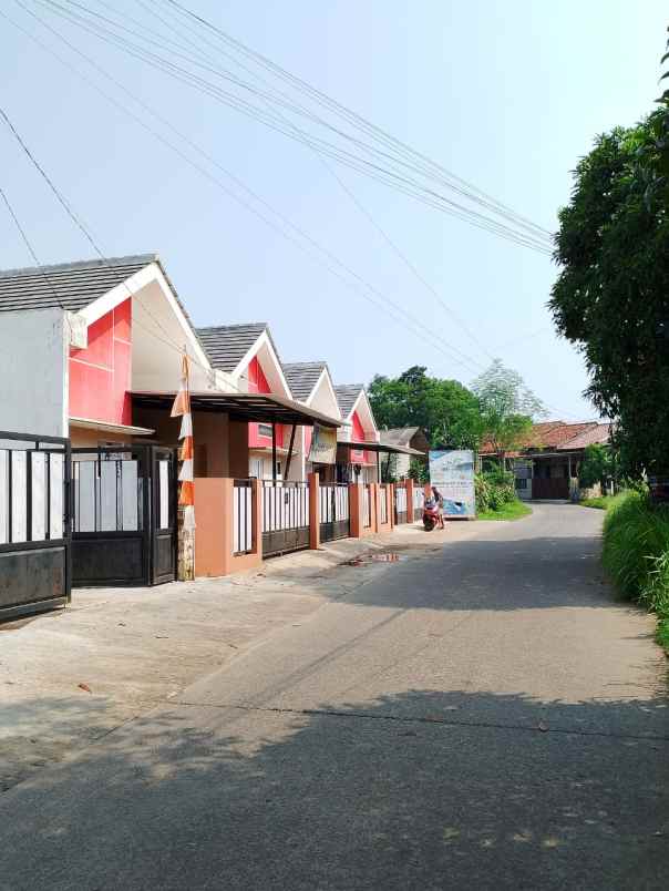 rumah kpr pinggir jalan dekat stasiun krl