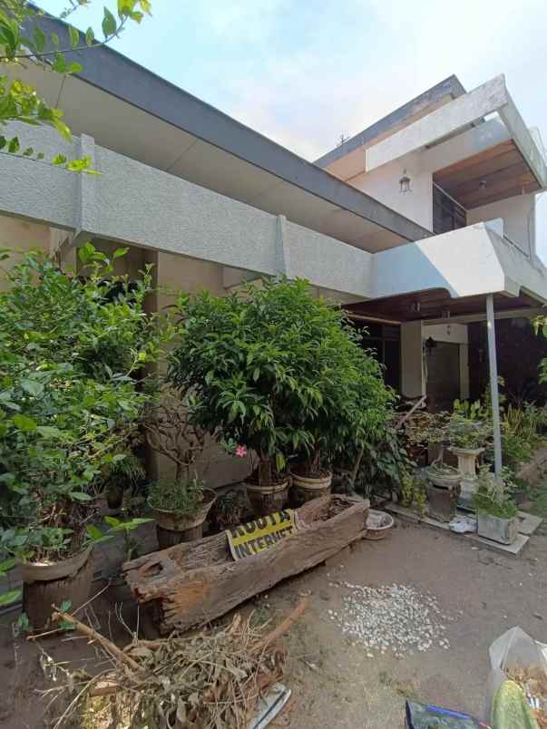 rumah lokasi strategis ketintang