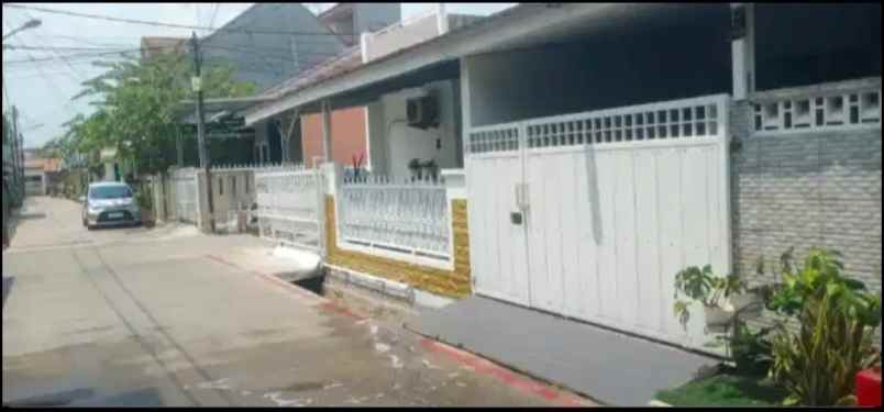 rumah manis minimalis di bintara pondok kopi