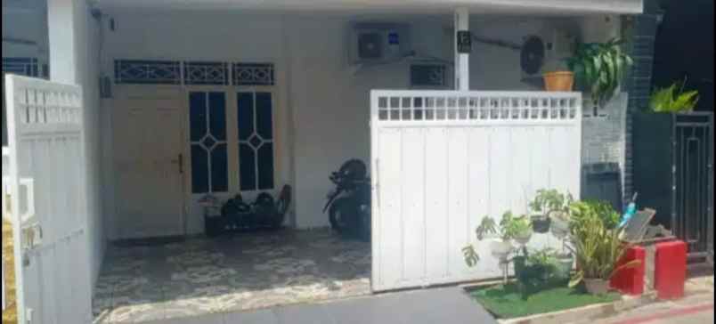 rumah manis minimalis di bintara pondok kopi