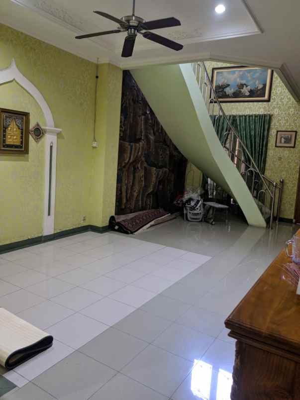 rumah meruya utara jakbar