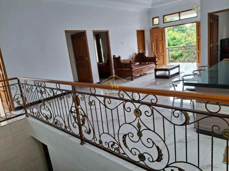 rumah mewah 2 lantai di lempongsari palagan furnish