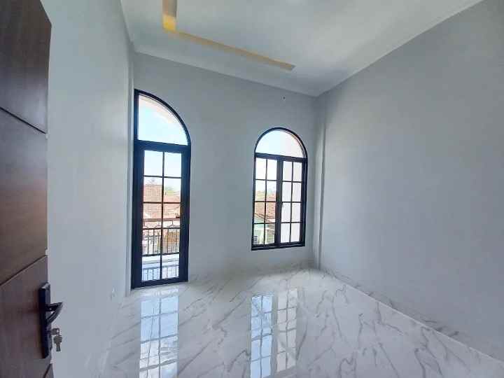 rumah mewah berlokasi strategis di ngemplak sleman