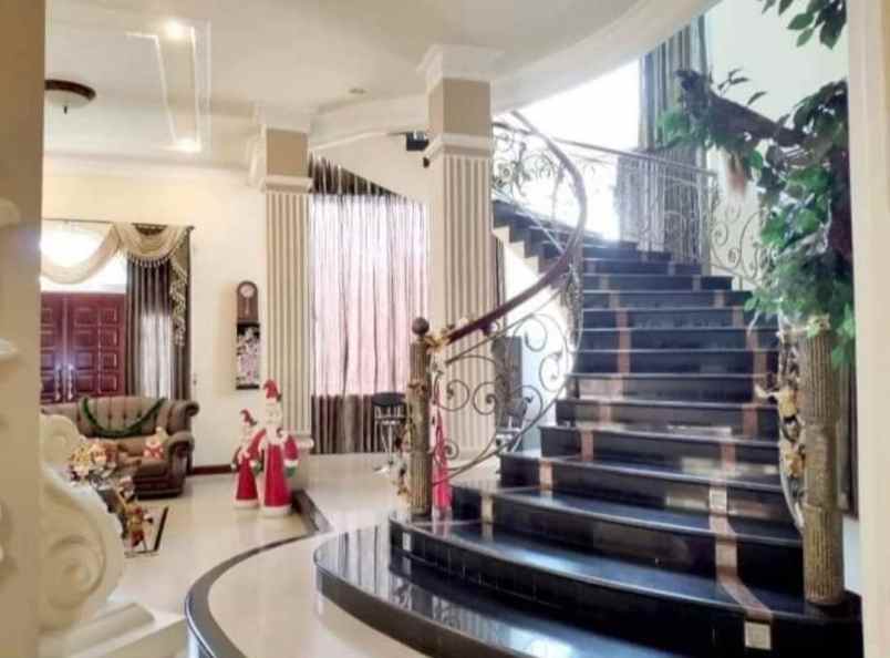 rumah mewah classic hook di perum elit pbi