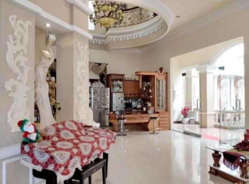 rumah mewah classic hook di perum elit pbi