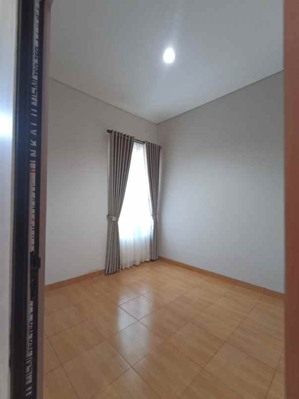 rumah mewah dp 0 galaxy cikunir deket lrt cikunir