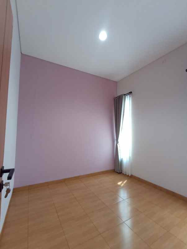 rumah mewah dp 0 galaxy cikunir deket lrt cikunir