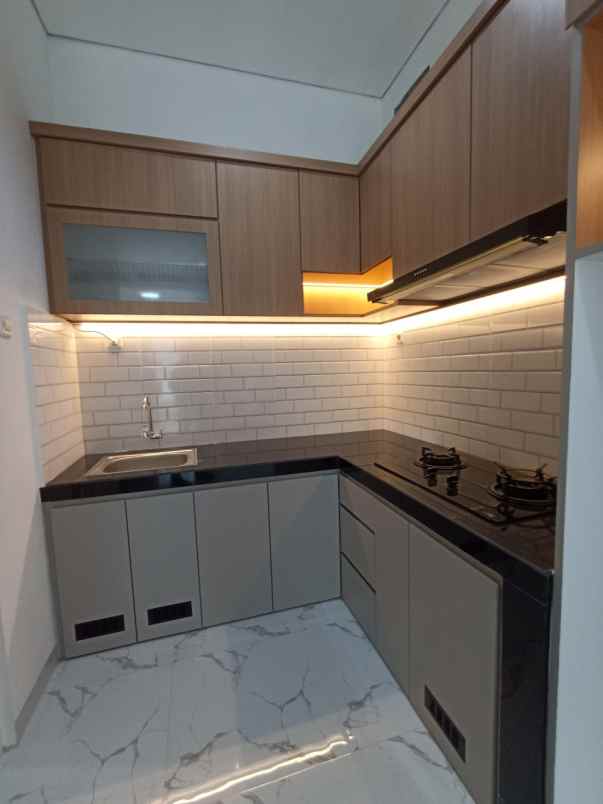 rumah mewah dp 0 galaxy cikunir deket lrt cikunir