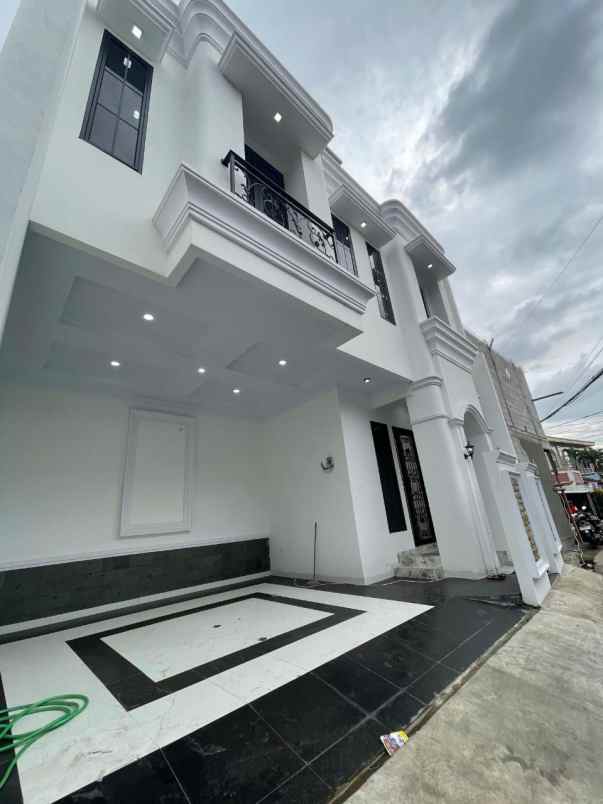 rumah mewah jagakarsa jakarta selatan pinggir jalan