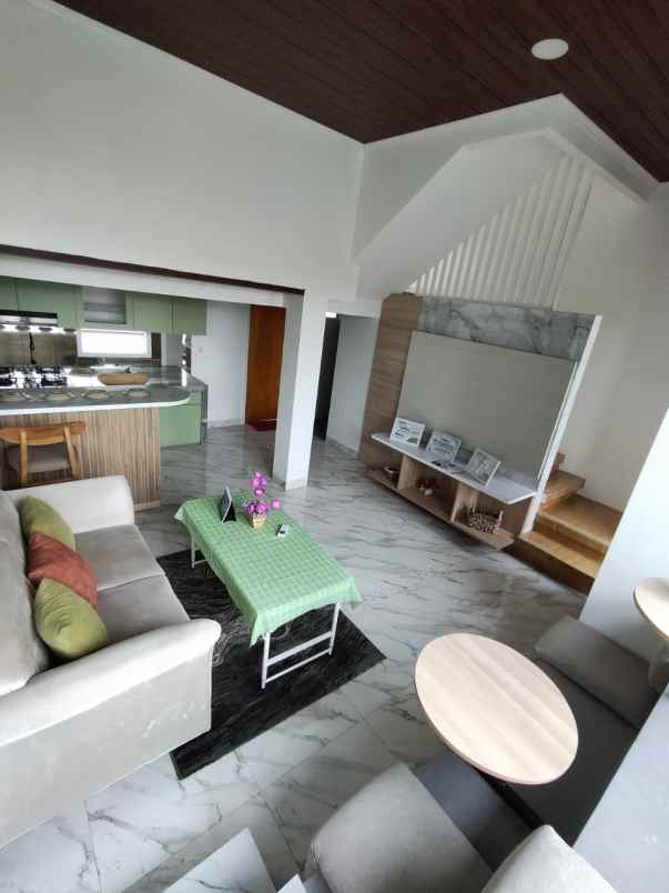 rumah mewah scandinavian pinggir jalan kelapa dua