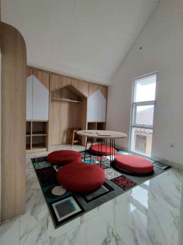 rumah mewah scandinavian pinggir jalan kelapa dua