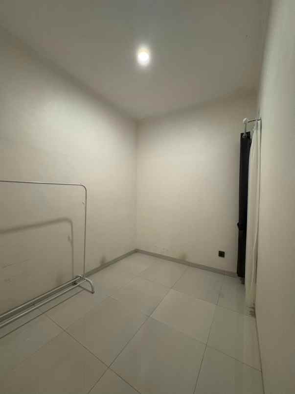 rumah minimalis modern lokasi dekat exit tol sawojajar