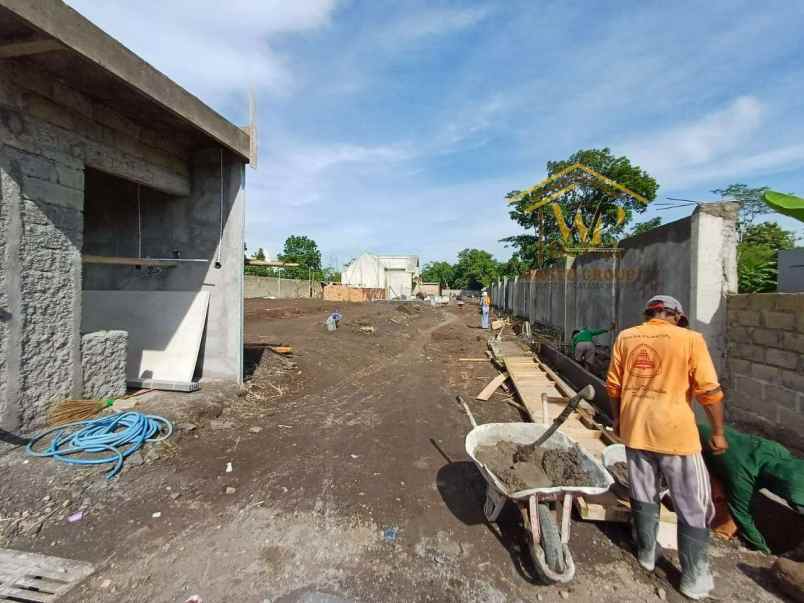 rumah modern di palagan sleman 8 menit ke sch