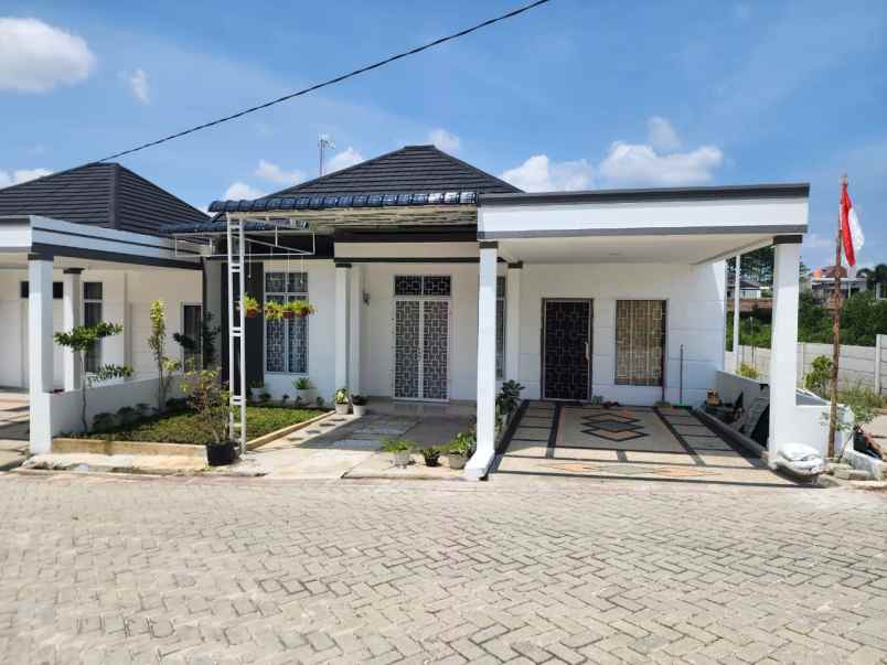 rumah nyaman cantik di jalan delima pekanbaru