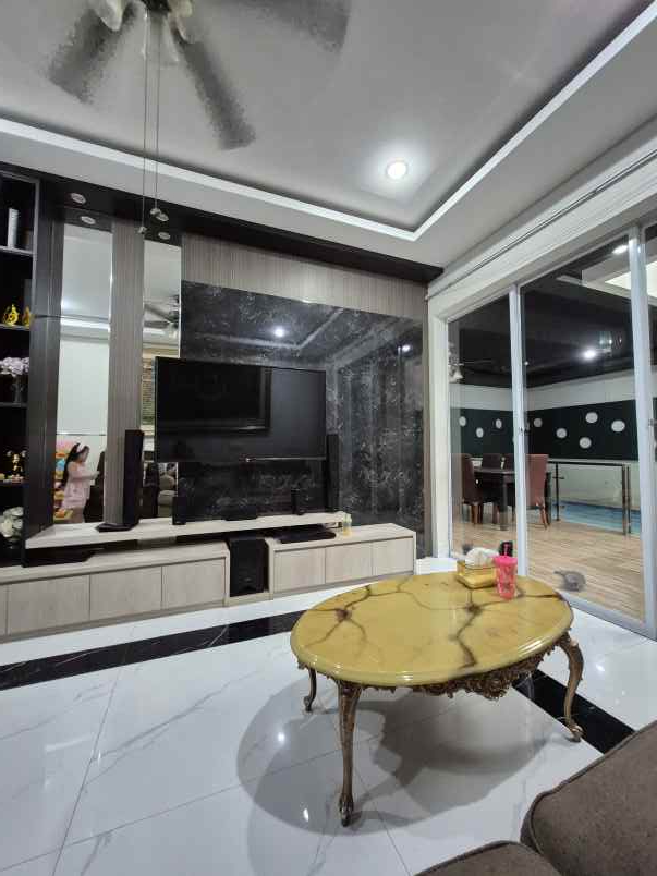 rumah nyaman kolam renang legenda wisata cibubur