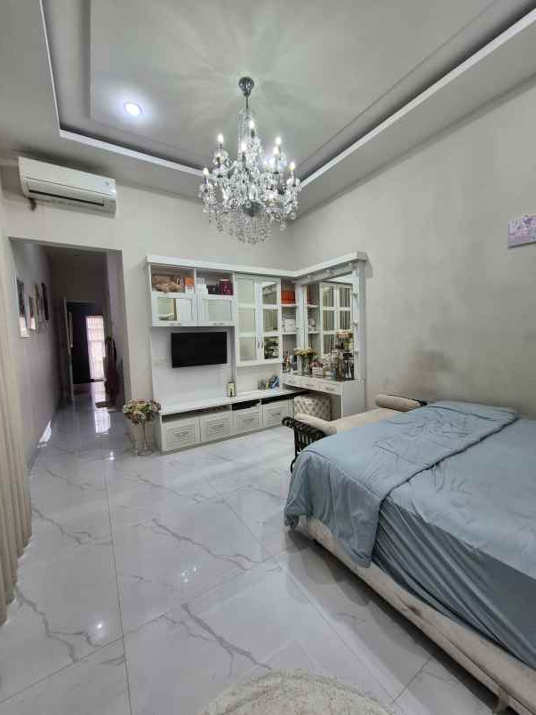 rumah nyaman kolam renang legenda wisata cibubur