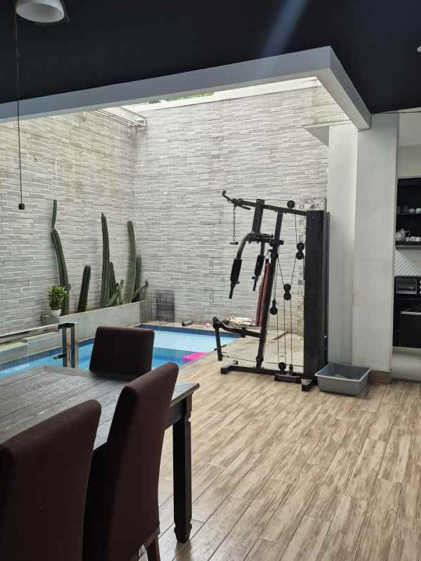 rumah nyaman kolam renang legenda wisata cibubur