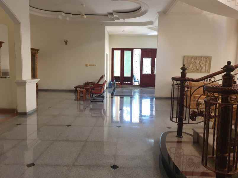 rumah pakuwon city villa royal strategis bagus