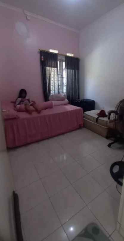 rumah puri surya jaya sidoarjo row 2 5 mobil