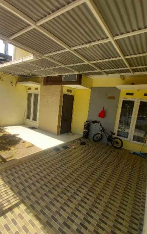 rumah puri surya jaya sidoarjo row 2 5 mobil